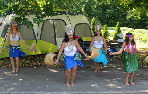 Pacific Paradise dancers in front of Czech Garden